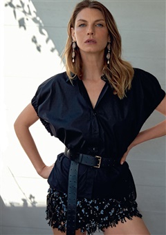 ANGELA LINDVALL | D`Management